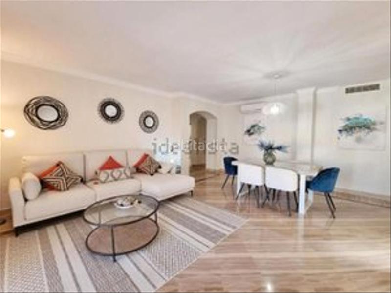 Foto 3f823490-2224-4dd7-968c-7b48009a7fb4. Piso primera linea de playa con piscina y garaje. oportunidad única! en Marbella