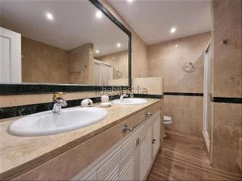 Foto 5a34f299-9c5f-492e-98a1-5702db5d20fa. Piso primera linea de playa con piscina y garaje. oportunidad única! en Marbella
