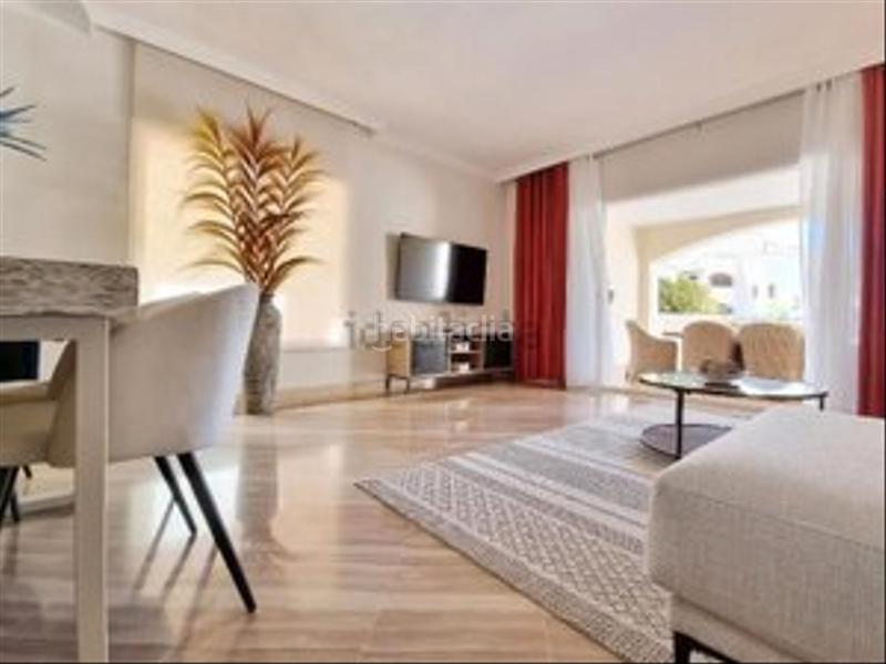 Foto 6856ddbb-eb80-44a5-9739-02276b1a0190. Piso primera linea de playa con piscina y garaje. oportunidad única! en Marbella