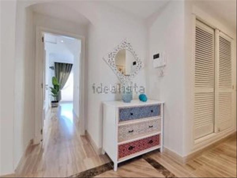 Foto 7a0ab810-cac1-4cb9-802a-babb38bdd7c9. Piso primera linea de playa con piscina y garaje. oportunidad única! en Marbella
