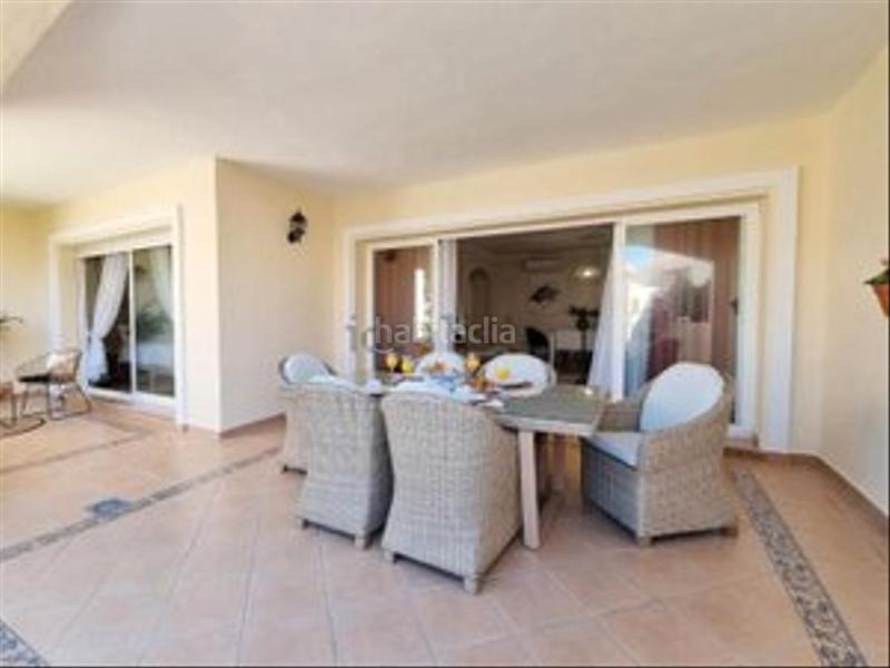 Foto 87aa6e7c-1881-4d39-b34d-f228c1858539. Piso primera linea de playa con piscina y garaje. oportunidad única! en Marbella