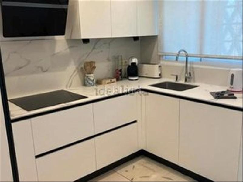 Foto 8d9d8974-6f2f-4ca7-9bd1-4c2d8bbbf5cc. Piso primera linea de playa con piscina y garaje. oportunidad única! en Marbella