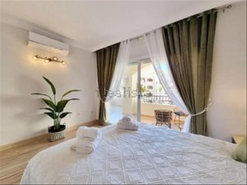 Foto 9e4fb15c-d274-42b8-80e5-24e034108980. Piso primera linea de playa con piscina y garaje. oportunidad única! en Marbella
