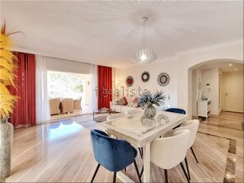 Foto cc213de6-963f-49e7-ad01-2357cc402097. Piso primera linea de playa con piscina y garaje. oportunidad única! en Marbella