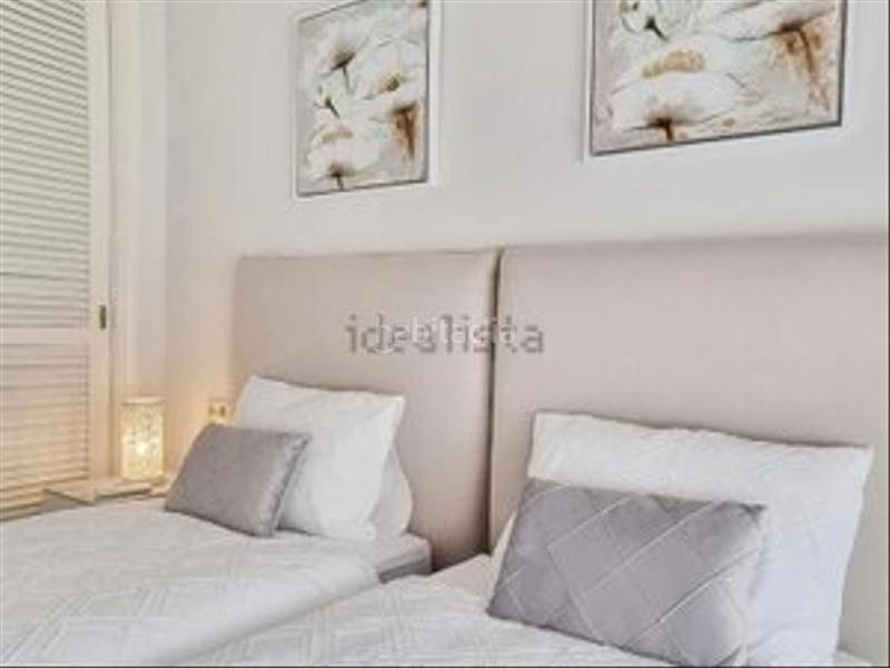 Foto cdd884a4-4345-4010-87db-f8309c623819. Piso primera linea de playa con piscina y garaje. oportunidad única! en Marbella
