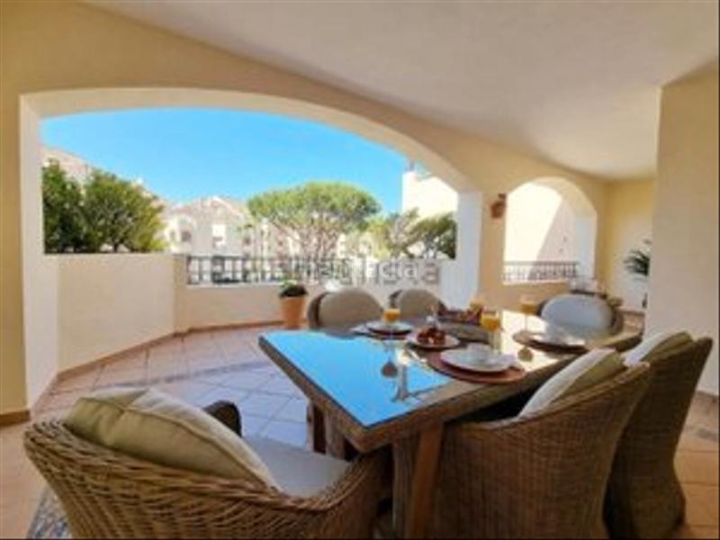 Foto d76d7b06-34f1-42ee-b63c-d0f64b3c7ddb. Piso primera linea de playa con piscina y garaje. oportunidad única! en Marbella