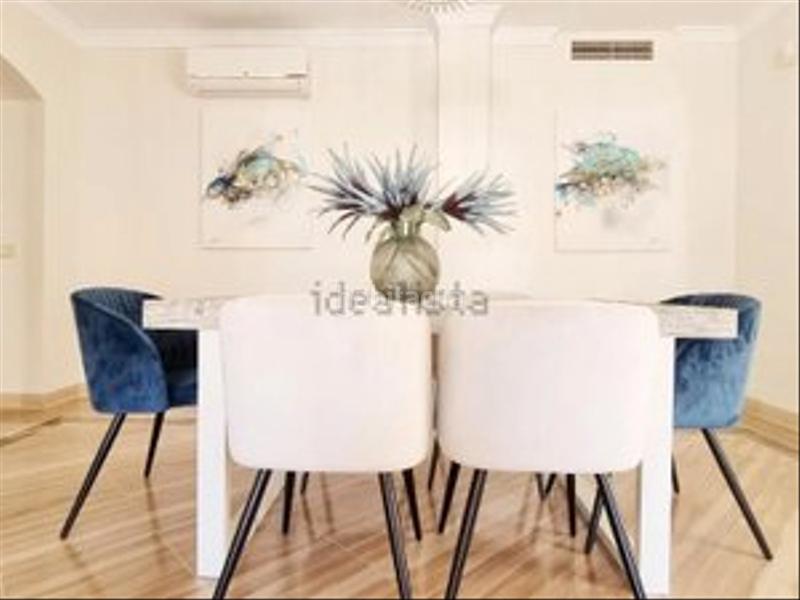 Foto d9bad63e-4f8d-40fd-905e-32ce23ec88e5. Piso primera linea de playa con piscina y garaje. oportunidad única! en Marbella