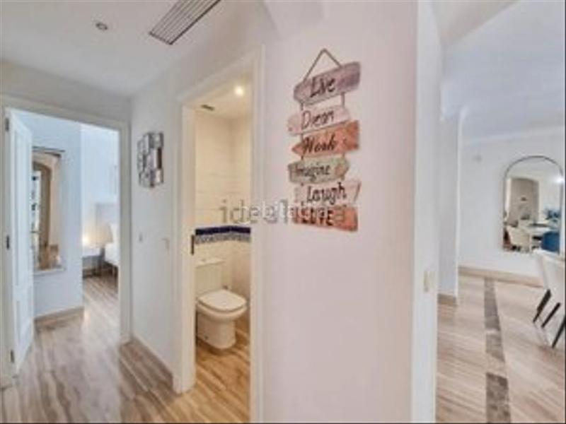 Foto f1b3f1b3-38d5-4fed-89e3-93976aa7f123. Piso primera linea de playa con piscina y garaje. oportunidad única! en Marbella