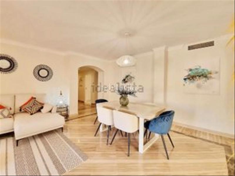 Foto fa431c2f-37b9-4869-b226-5c22cff9fcbf. Piso primera linea de playa con piscina y garaje. oportunidad única! en Marbella