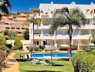 Pis  Calle torcal. Apartamento de artista en venta – bellavista hills, mijas