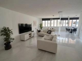 Piso  Calle virgen de fátima. Se vende amplio piso en mijas – a 10 minutos de la playa y centr