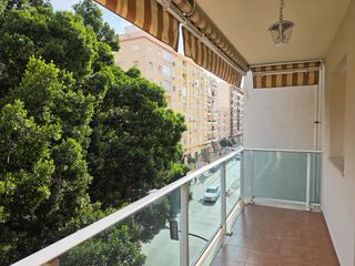 Location Appartement  Calle martínez maldonado. ¡tu nuevo hogar en málaga! espectacular y luminoso piso en calle