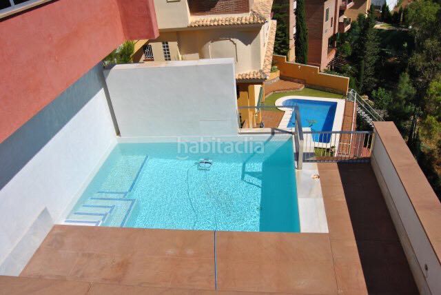 Foto f7c83851-7b1f-4cb2-a6c4-45620840f201. Xalet amb calefacció aparcament piscina a El Atabal Málaga