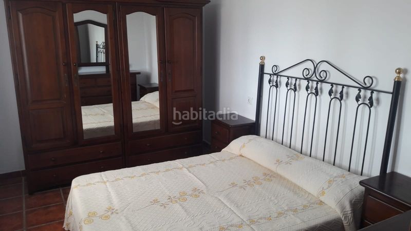 Foto a8e429bd-3901-4e9f-aad2-27bf03d852a6. Masia amb xemeneia aparcament a Coín