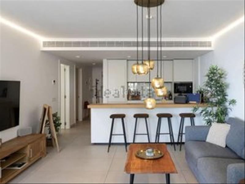 Foto 9a8a73bd-48d5-47a0-8df1-f95c61b15737. Piso  de lujo, "oportunidad con piscina y garaje incluido" en Fuengirola
