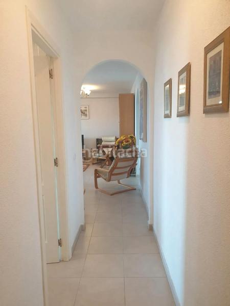 Foto b35ce1cf-2c9f-409f-8167-90e94df00816. Piso ¡oportunidad, amplio piso con terraza, garaje y piscina ! en Benalmádena
