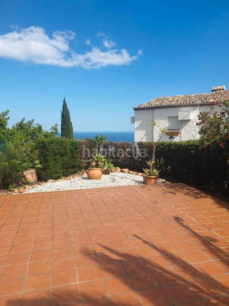Foto ca4e1186-d25f-4b55-b55d-d6cdf17d2bd8. Piso ¡oportunidad, amplio piso con terraza, garaje y piscina ! en Benalmádena