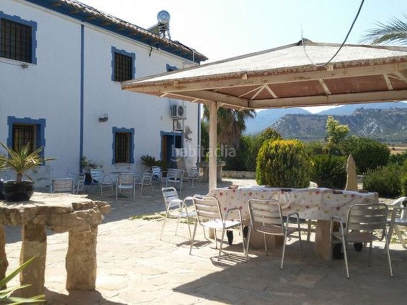 Foto c0258af3-47cc-4258-9ef2-b3d0f3401767. Casa amb piscina a Moratalla