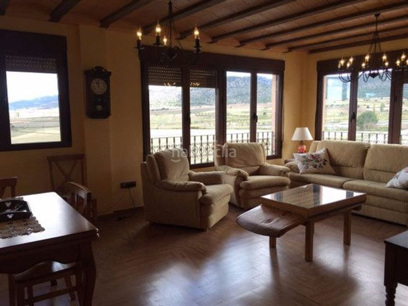 Foto d2787a04-91bf-4686-96e1-a179dece3bd5. Casa a Moratalla