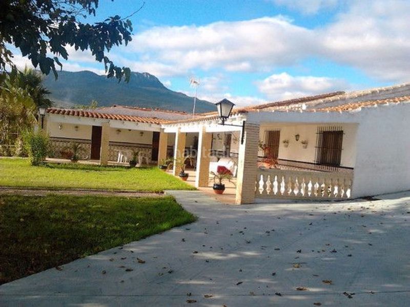 Foto a0b90eb9-cf78-4a66-bd89-c399f8a95ccc. Xalet amb piscina a Moratalla