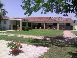 Chalet in Moratalla. El reino escondido entre olivos  una finca que cuenta su propia