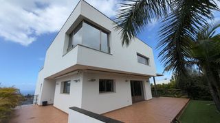 Xalet en El Durazno. Tu para�so personal! villa moderna independiente con vista al ma