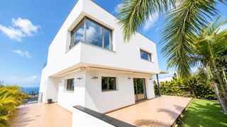 Xalet a El Durazno. Tu paraíso personal! villa moderna independiente con vista al ma