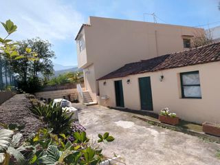 Chalet in Centro. Casa terrera independiente de 171 m2 en parcela de 330 m2 con vi
