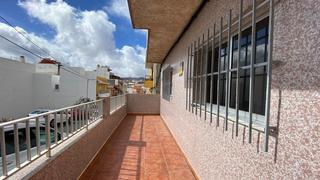 Planta baixa  Calle el sauzal. Acogedora planta baja con terraza y patios en finca espaa