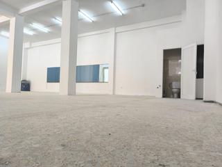 Location Local commercial  Calle agustin espinosa garcia. Gran oportunidad de alquiler en el corazón comercial!