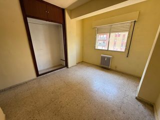 Piccolo appartamento in Pardaleras. Amplio piso en venta con potencial de reforma