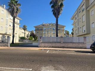 Car parking in Avenida Elvas