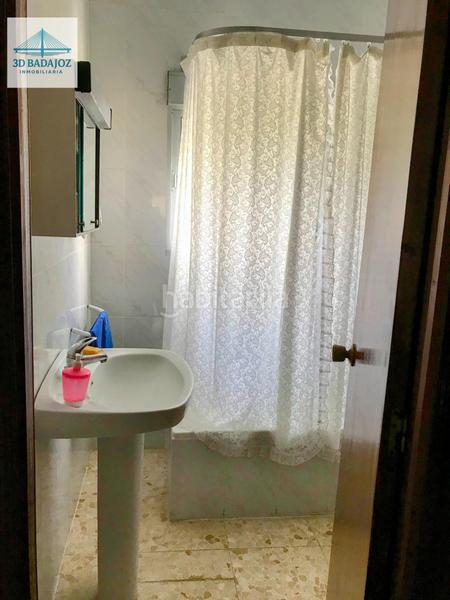 Foto 6f75cd38-9c0c-496f-ab18-b4400af9d419. Chalet mit parking pool in Carretera de Sevilla - Los Montitos Badajoz