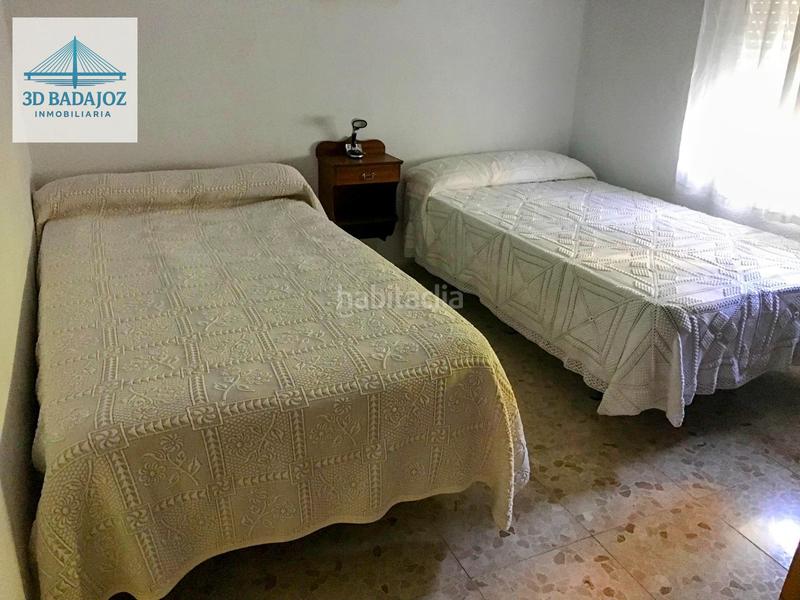 Foto ccbbeef8-d63c-486e-b838-bb9ab2757454. Chalet mit parking pool in Carretera de Sevilla - Los Montitos Badajoz