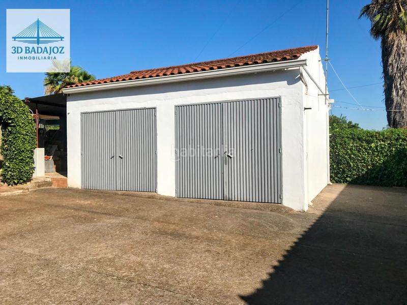 Foto d578678d-64ac-4ce2-8965-52864852e390. Chalet mit parking pool in Carretera de Sevilla - Los Montitos Badajoz