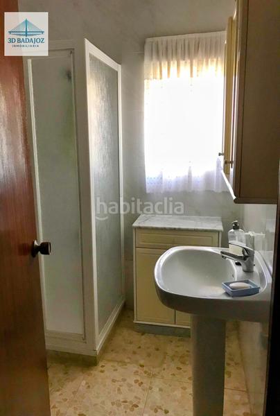 Foto e2a9c689-d222-44f2-b06a-08fe511f81f6. Chalet mit parking pool in Carretera de Sevilla - Los Montitos Badajoz