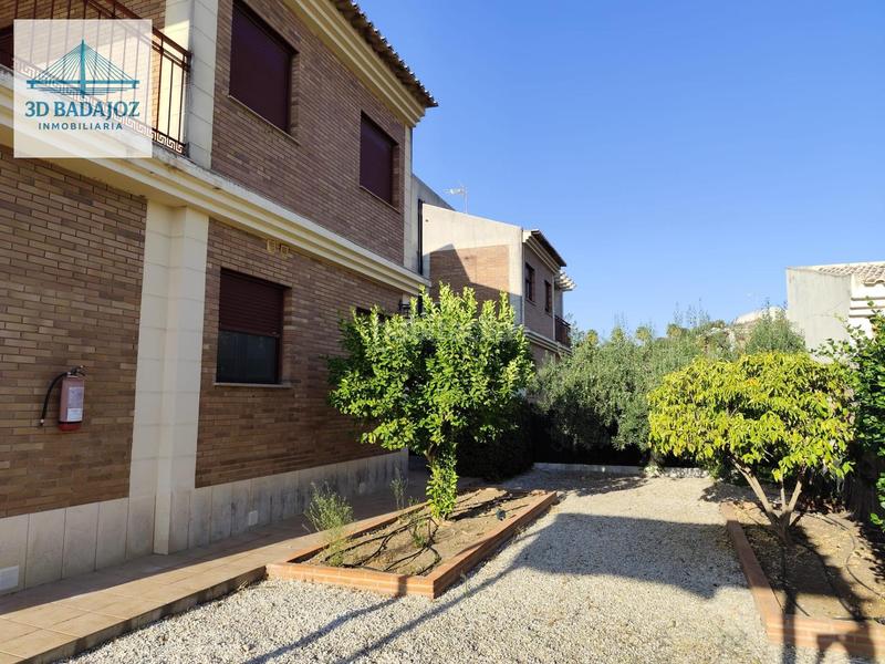 Foto 732dae80-373d-412a-a9d7-bea45a5cf45d. Chalet precioso chalet en residencial san gabriel los montitos en Badajoz