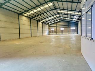 Miete Fabrikhalle in Oeste. Alquiler de nave industrial en mérida  polígono el prado