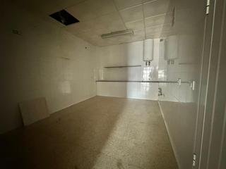 Lloguer Local Comercial a Oeste. Alquiler local comercial  100 m en polígono nueva ciudad, mérida