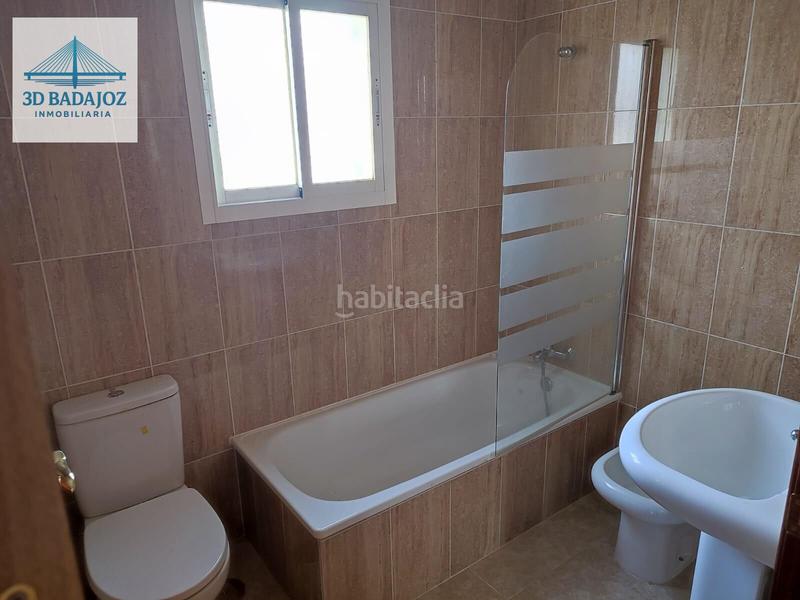 Foto 6e3a05b6-ff84-46c1-b74a-05526e48a68b. Casa aparellada amb aparcament a Villar del Rey