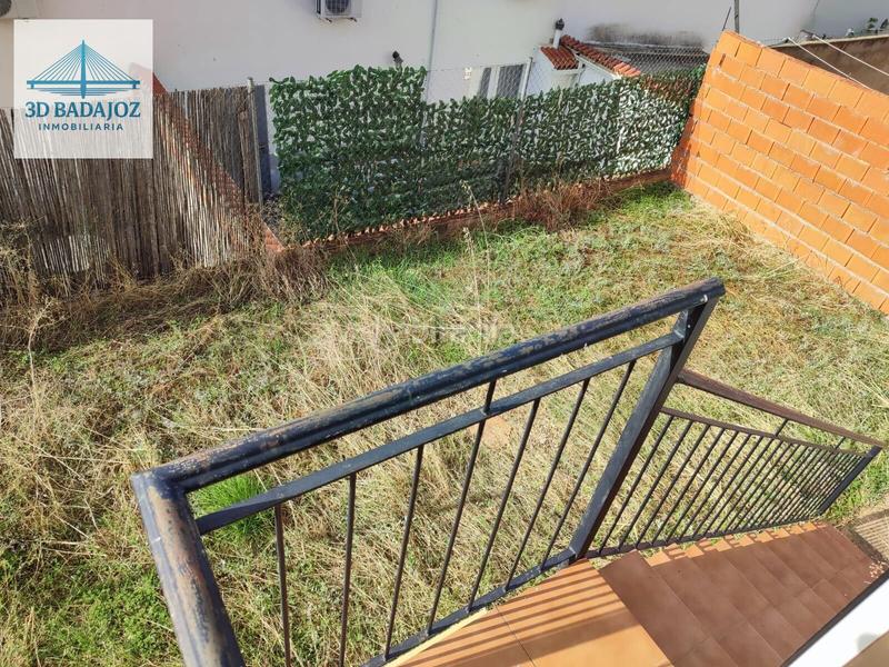 Foto 7ab4db75-fa03-4391-a686-8818b7a41976. Casa aparellada amb aparcament a Villar del Rey