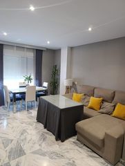 Flat in Carretera de Sevilla - Los Montitos. Oportunidad única en badajoz! piso ideal con piscina y parking