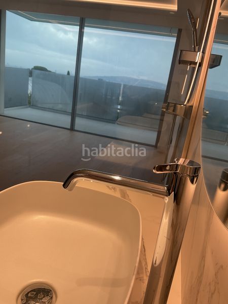 Foto 4ee5b41c-8f64-4436-8b88-19ac40dc5a4b. Xalet amb xemeneia calefacció aparcament piscina a Barcelona