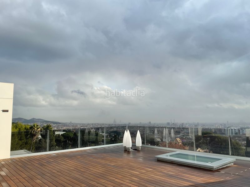 Foto 529c6c48-7061-408b-a7c2-f6028de20551. Xalet amb xemeneia calefacció aparcament piscina a Barcelona