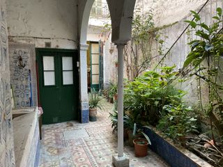 Casa en Centre. La casa modernista amb el safareig més bonic del món