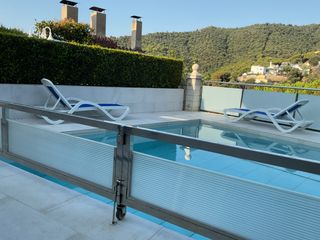 Chalet à Carrer priorat 7. Alella:  casa amb piscina a un cop de cotxe del mar.