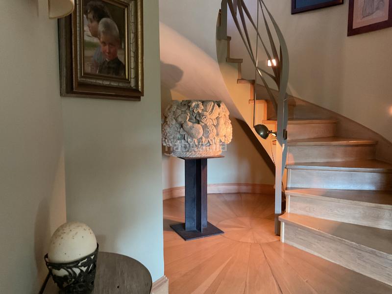 Foto 01d864c3-c4ba-485d-823e-e93aed92a9b6. Xalet amb xemeneia calefacció aparcament piscina a Barcelona