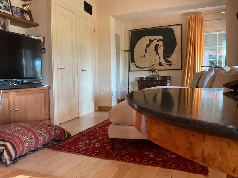 Foto 0d6c9bf8-0dd3-4444-839b-a764a1989ad4. Xalet amb xemeneia calefacció aparcament piscina a Barcelona