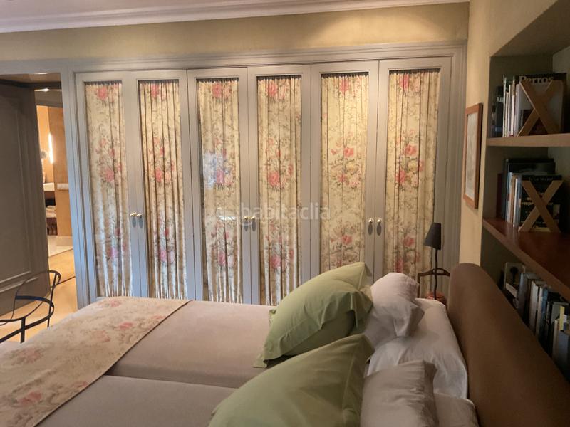 Foto 2897f300-372b-49cf-a125-d397e8635a90. Xalet amb xemeneia calefacció aparcament piscina a Barcelona