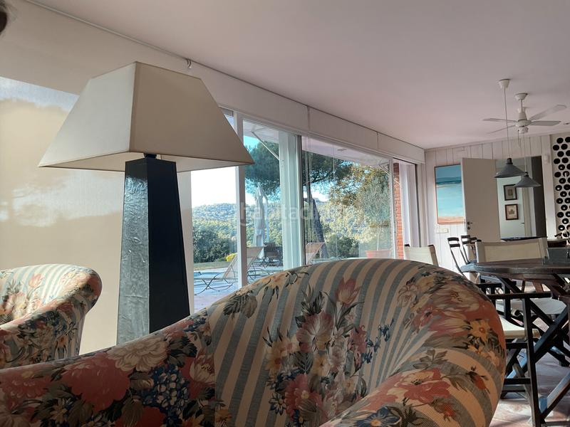 Foto 2afe33be-b366-4b6b-a2ae-d03726d61537. Xalet amb xemeneia calefacció aparcament piscina a Barcelona